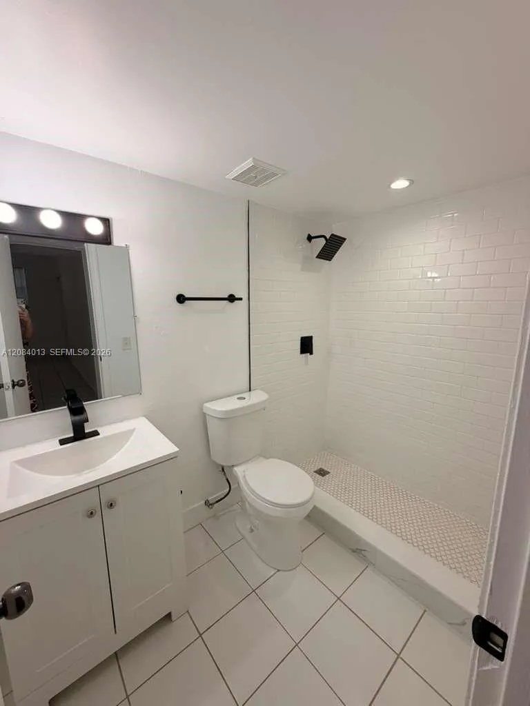 1255 W 53rd St #202 Hialeah, FL 33012