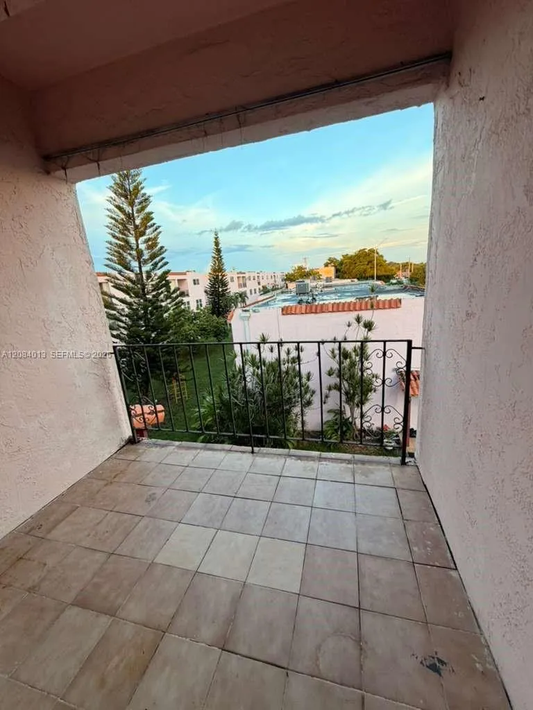 1255 W 53rd St #202 Hialeah, FL 33012