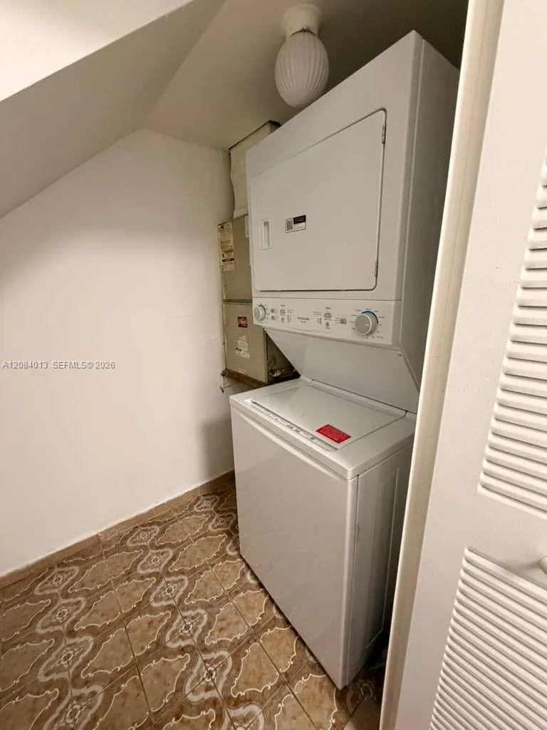 1255 W 53rd St #202 Hialeah, FL 33012