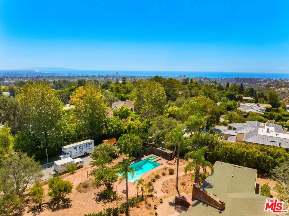 1601 Capri Drive Los Angeles, CA 90272