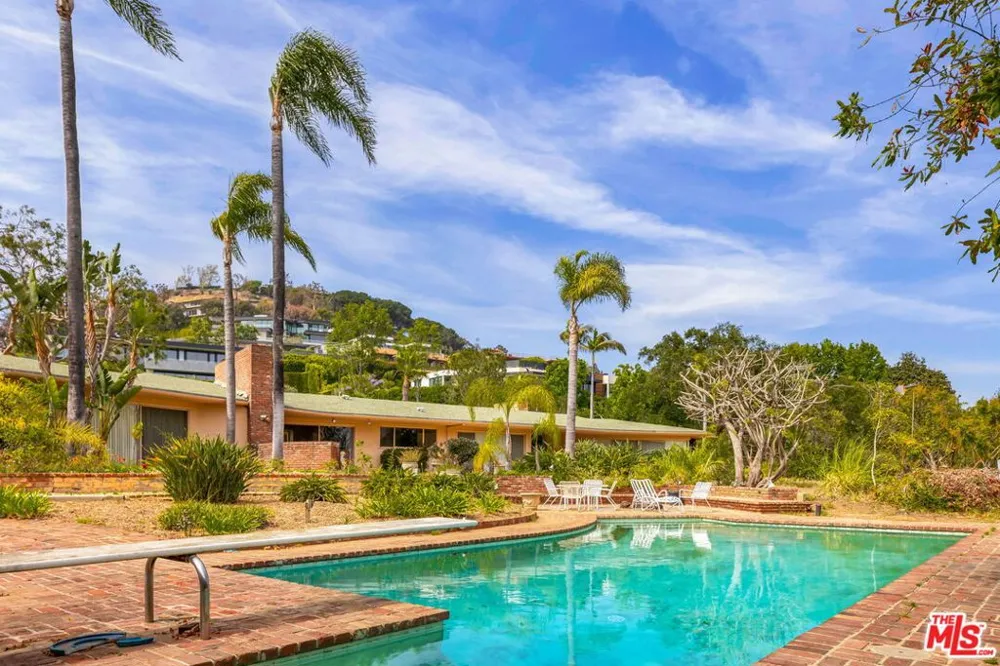1601 Capri Drive Los Angeles, CA 90272