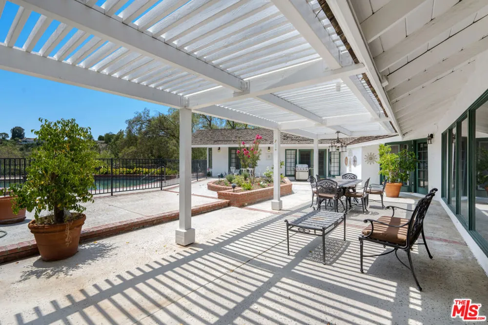 5860 Fitzpatrick Road Hidden Hills, CA 91302
