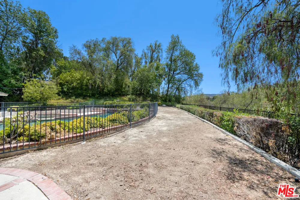 5860 Fitzpatrick Road Hidden Hills, CA 91302