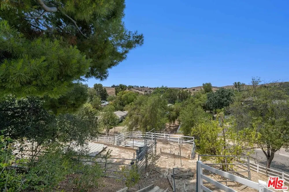 5860 Fitzpatrick Road Hidden Hills, CA 91302