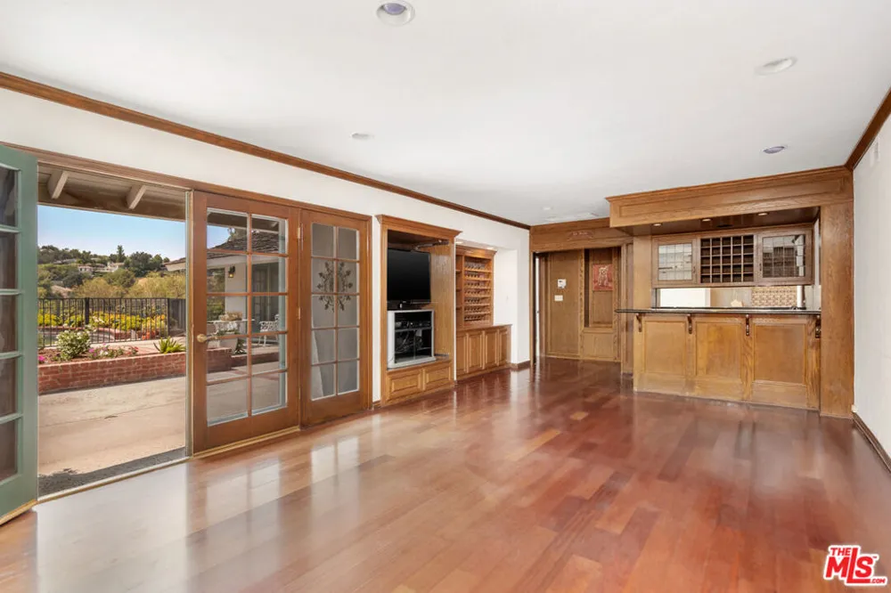 5860 Fitzpatrick Road Hidden Hills, CA 91302