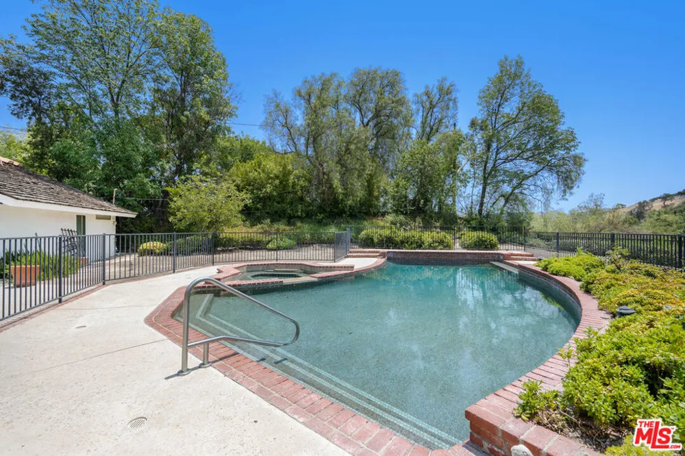 5860 Fitzpatrick Road Hidden Hills, CA 91302