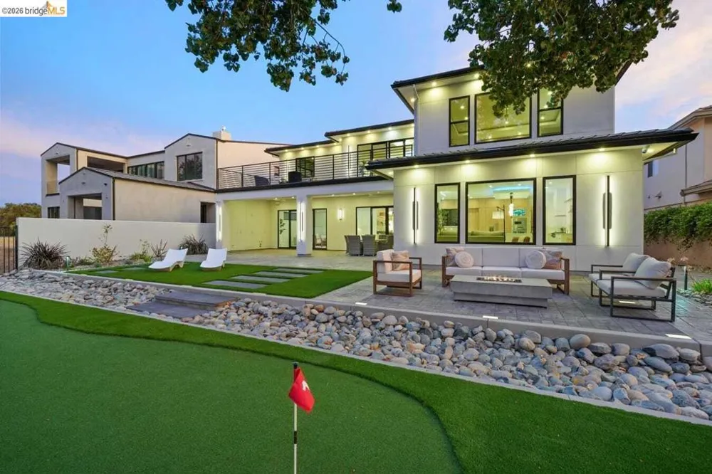 868 River Crest DR West Sacramento, CA 95605
