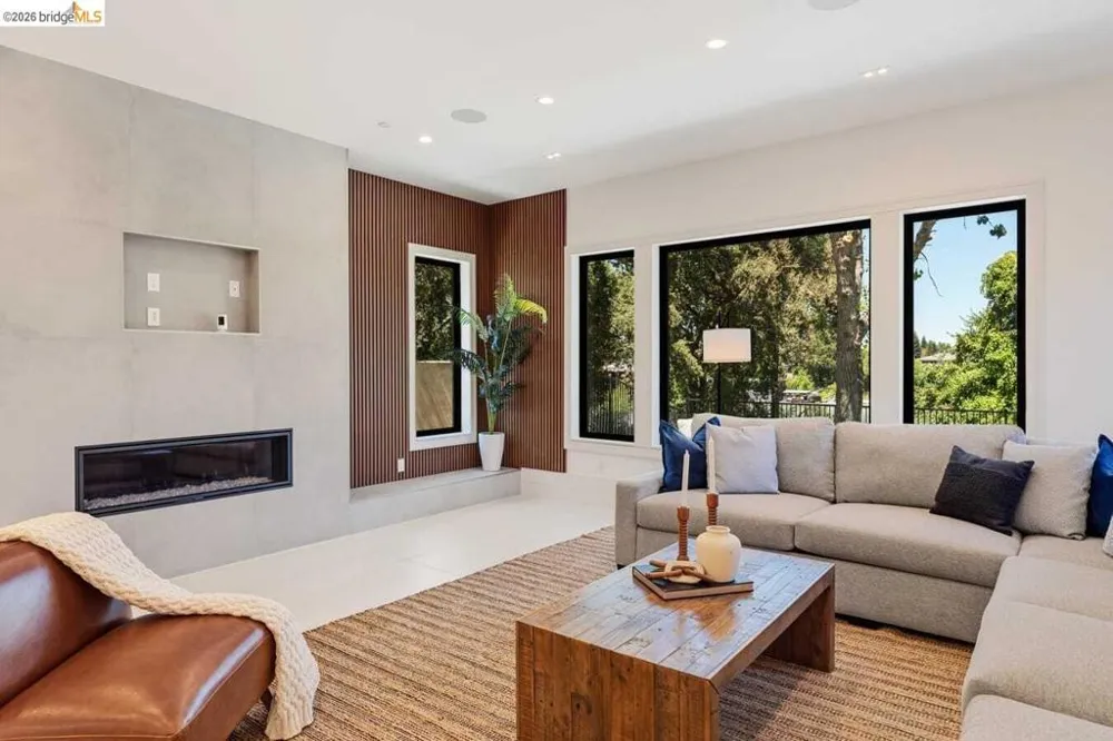 868 River Crest DR West Sacramento, CA 95605