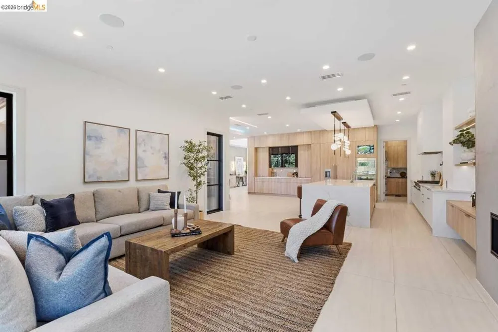 868 River Crest DR West Sacramento, CA 95605