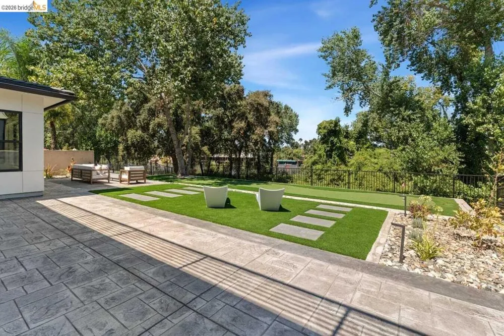 868 River Crest DR West Sacramento, CA 95605