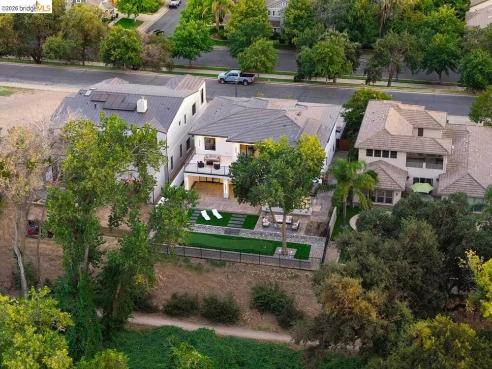 868 River Crest DR West Sacramento, CA 95605