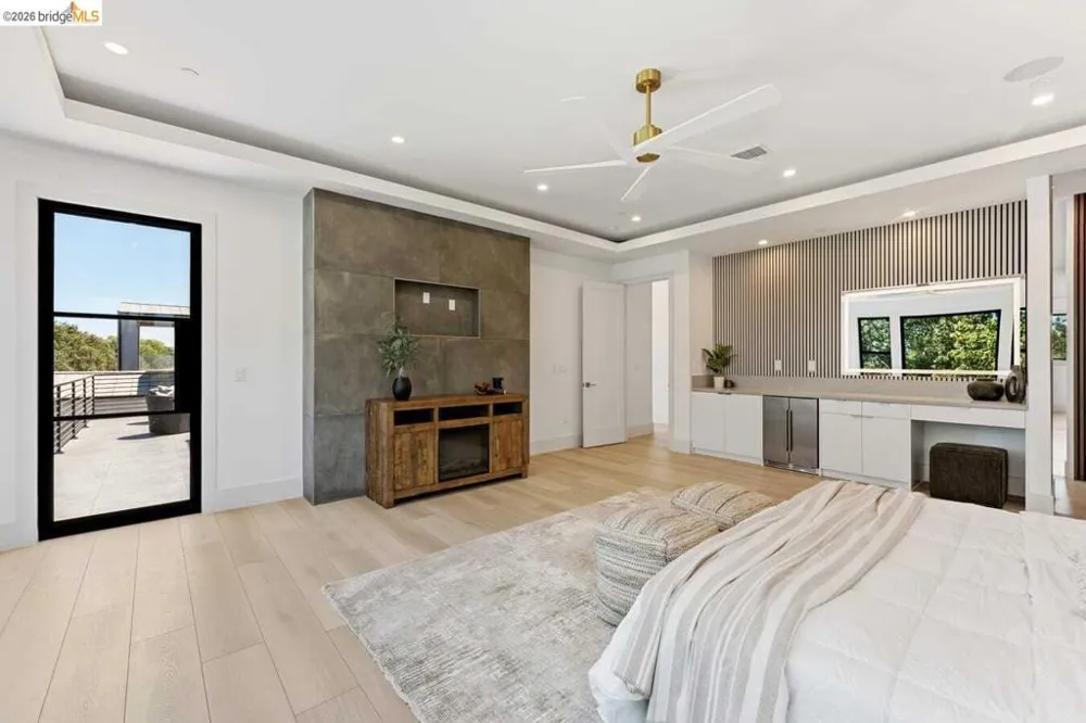 868 River Crest DR West Sacramento, CA 95605