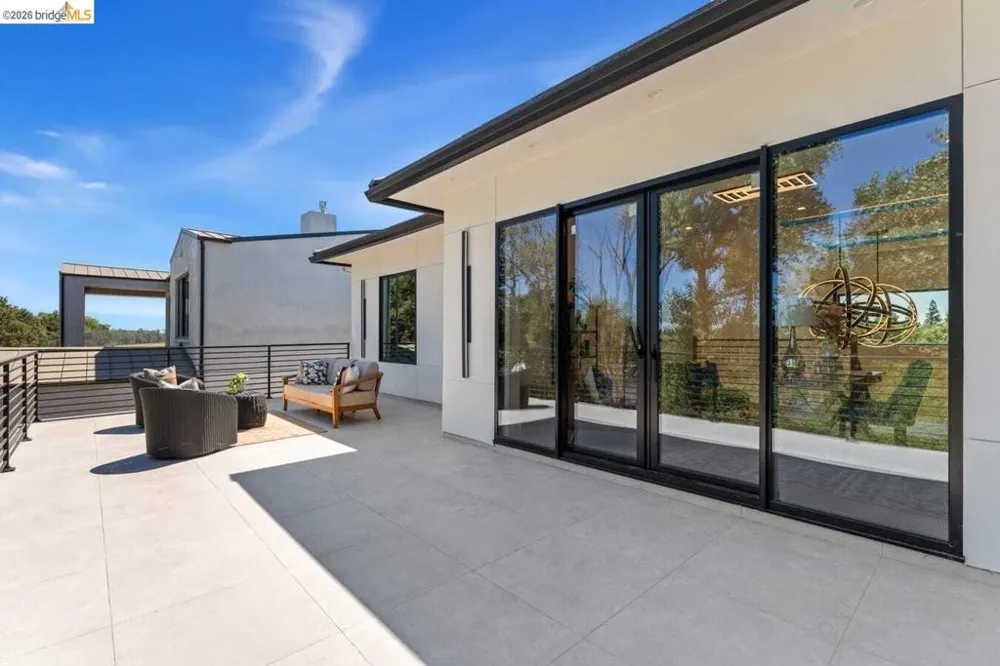 868 River Crest DR West Sacramento, CA 95605