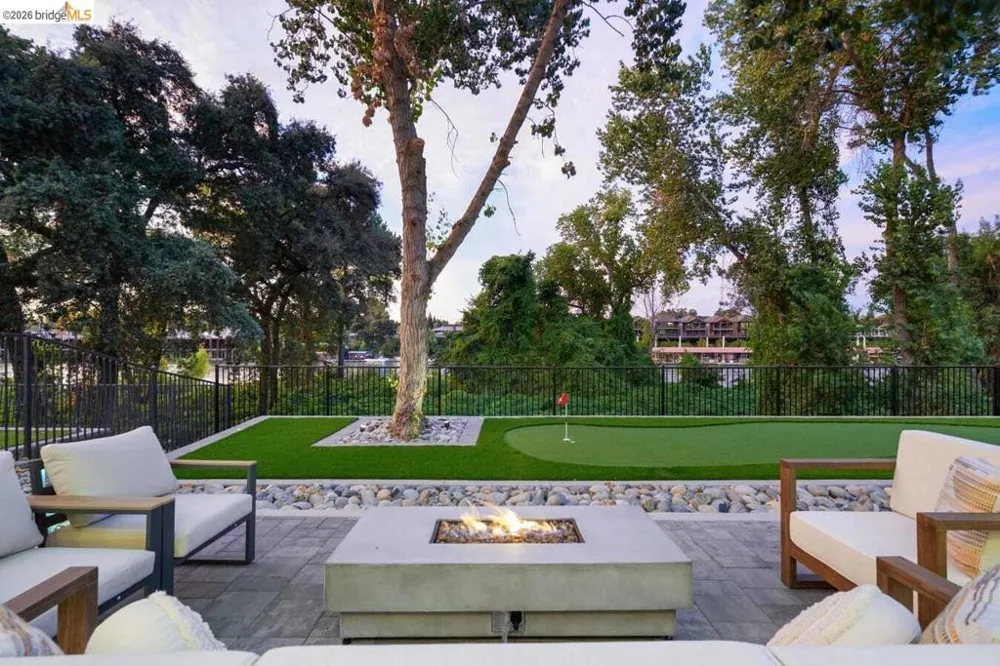 868 River Crest DR West Sacramento, CA 95605