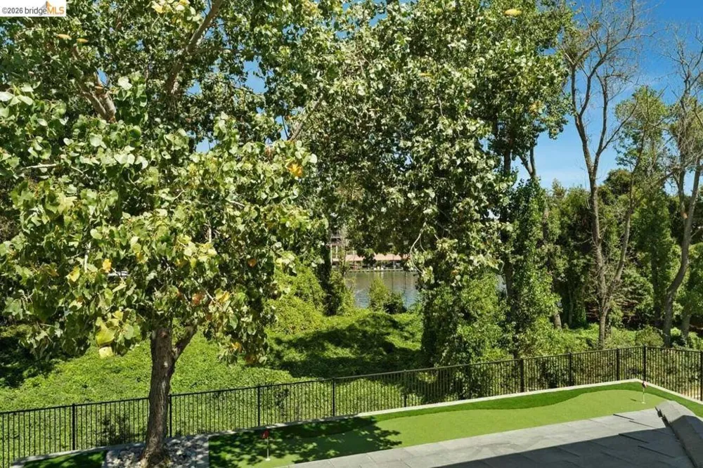 868 River Crest DR West Sacramento, CA 95605