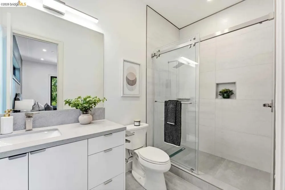 868 River Crest DR West Sacramento, CA 95605