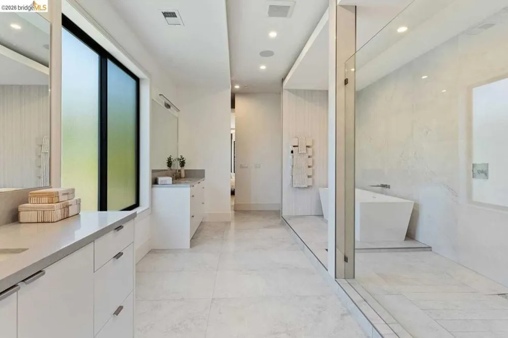 868 River Crest DR West Sacramento, CA 95605