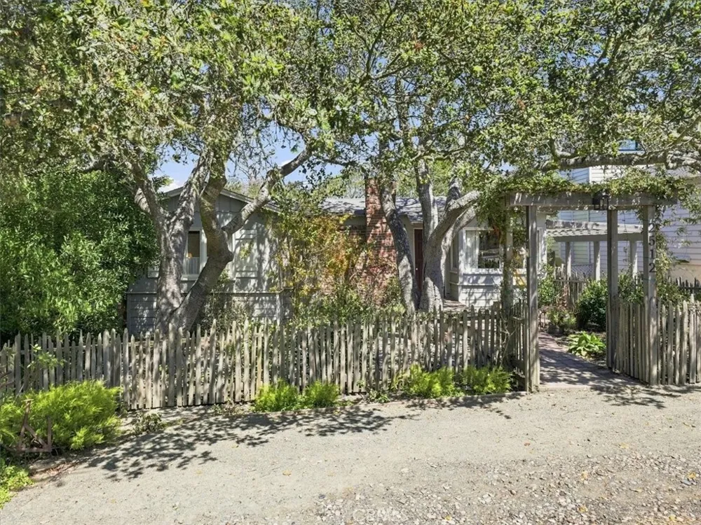 2512 Pineridge Cambria, CA 93428