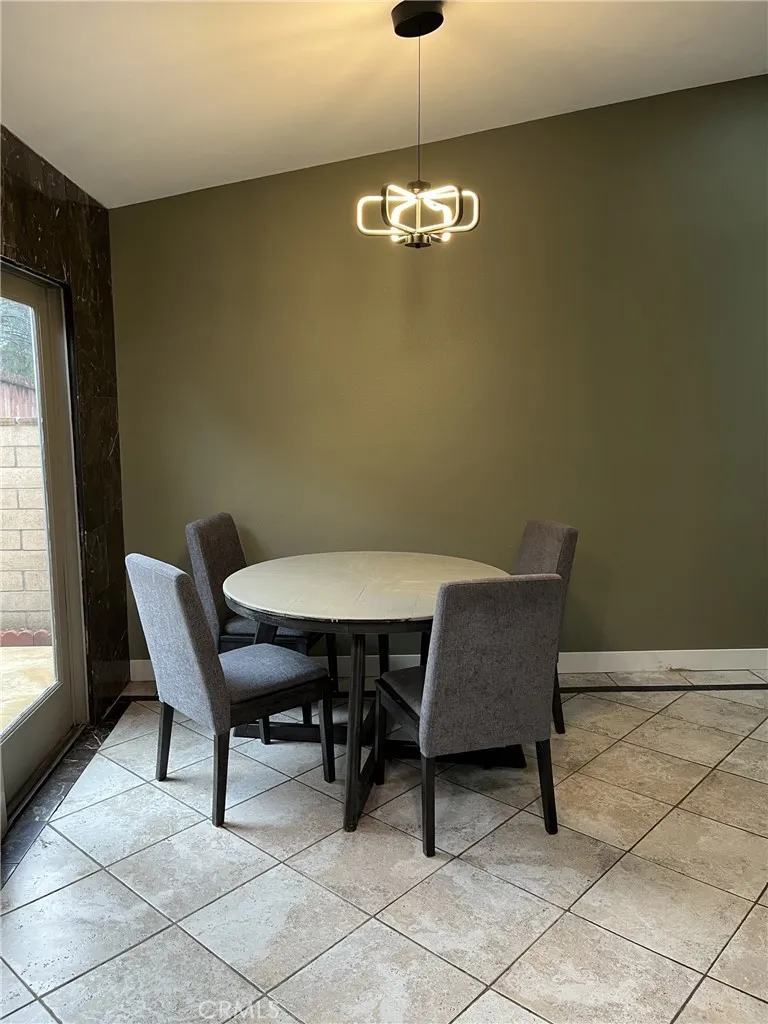 21062 Larchmont Lake Forest, CA 92630
