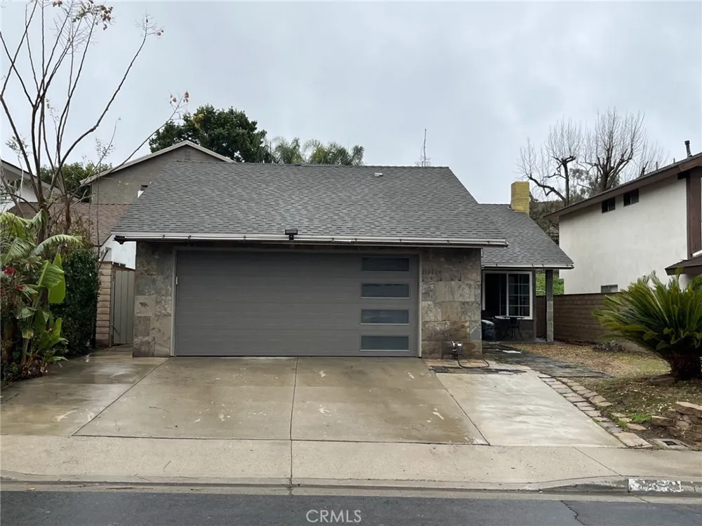 21062 Larchmont Lake Forest, CA 92630