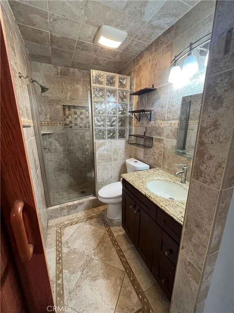 21062 Larchmont Lake Forest, CA 92630