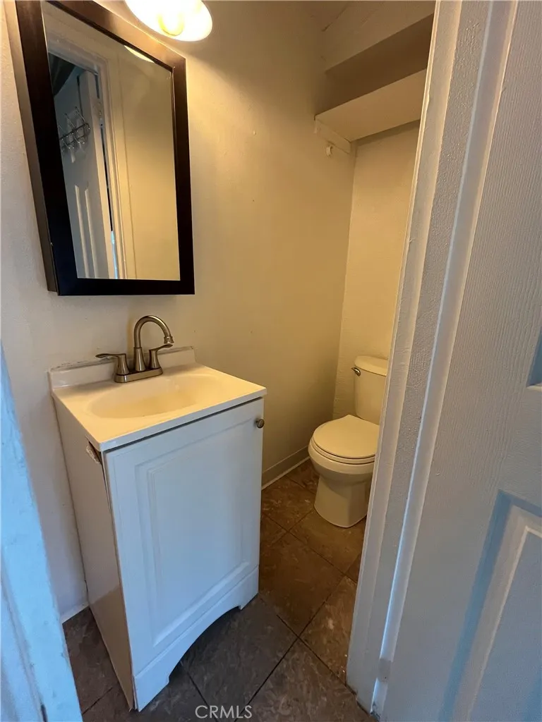 21062 Larchmont Lake Forest, CA 92630