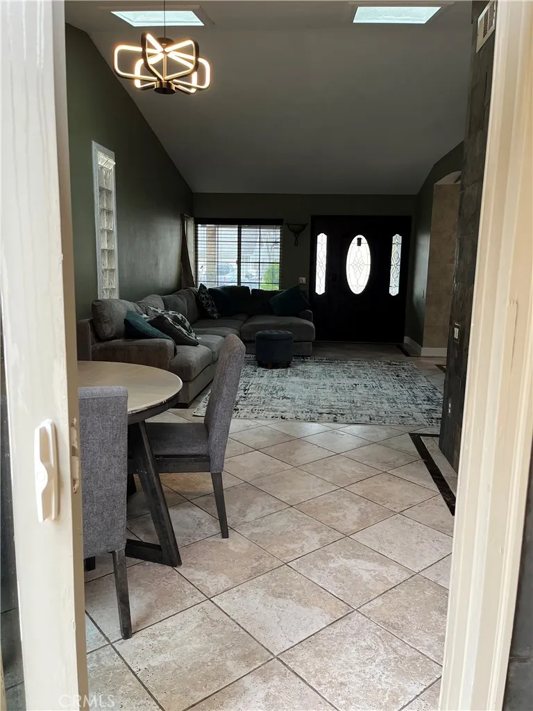 21062 Larchmont Lake Forest, CA 92630