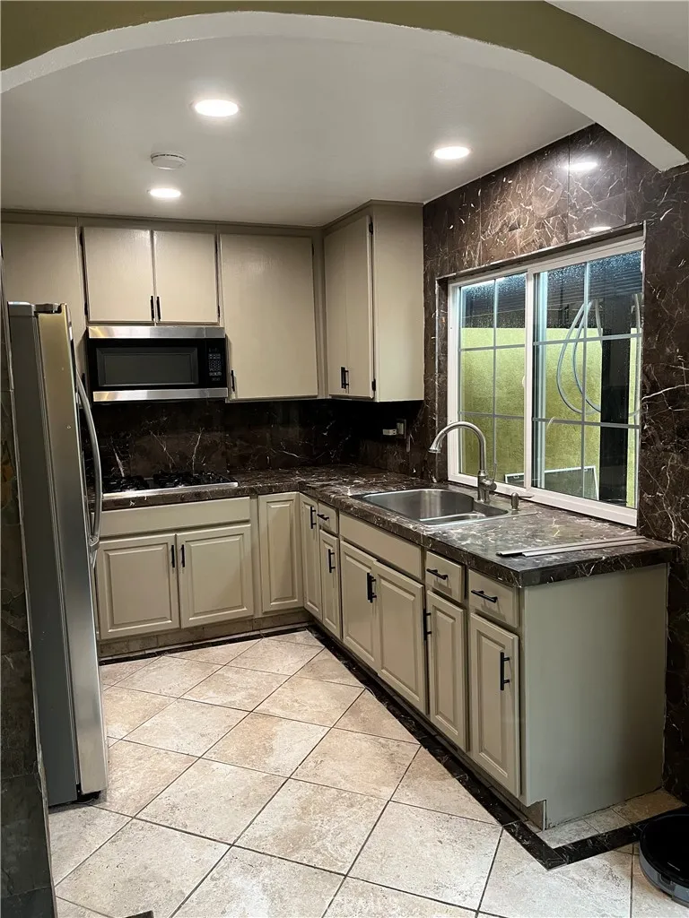 21062 Larchmont Lake Forest, CA 92630
