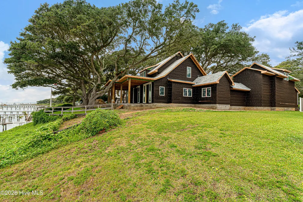 5005 Holly Lane Morehead City, NC 28557