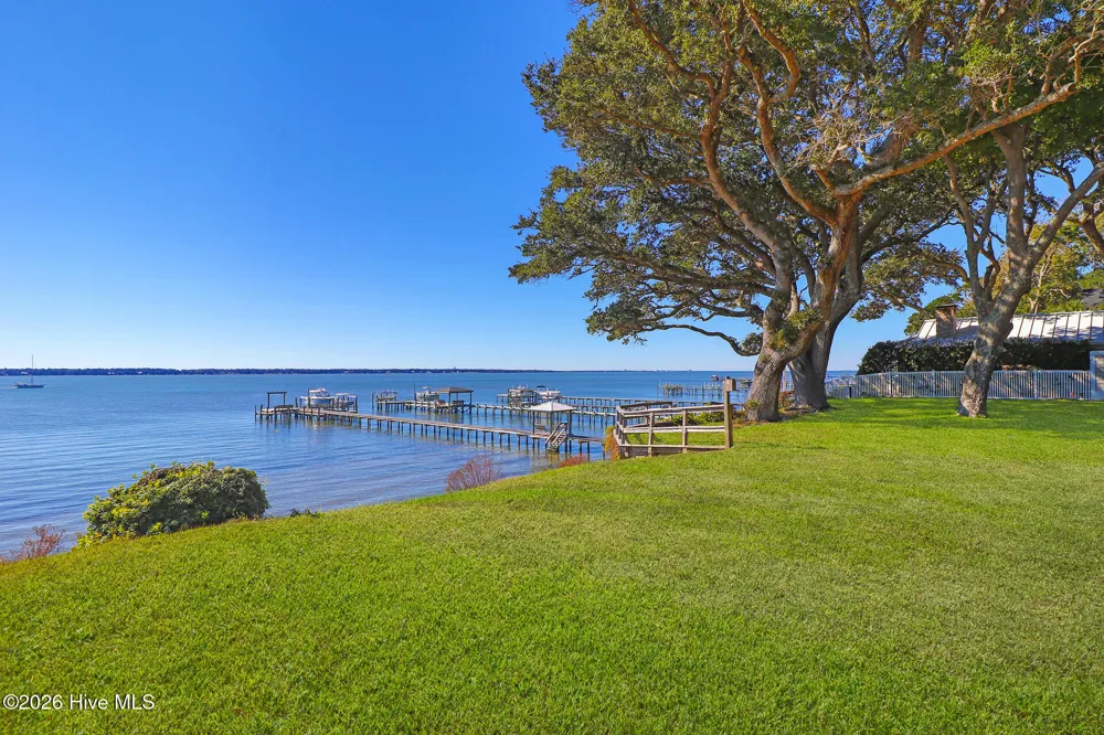 5005 Holly Lane Morehead City, NC 28557