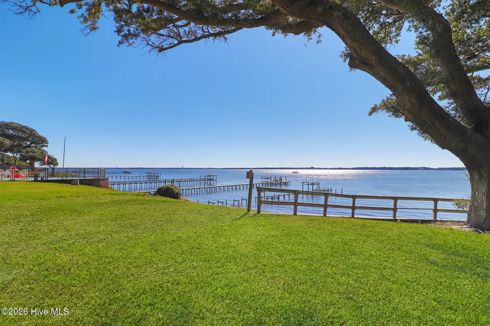 5005 Holly Lane Morehead City, NC 28557