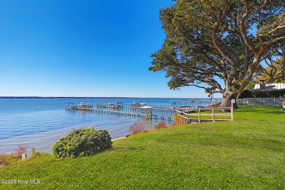 5005 Holly Lane Morehead City, NC 28557
