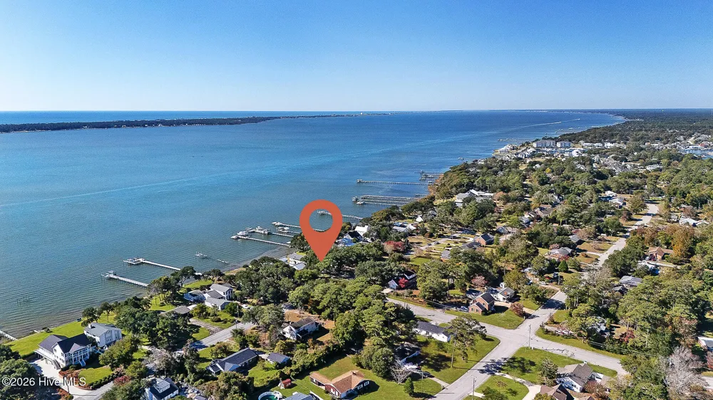 5005 Holly Lane Morehead City, NC 28557