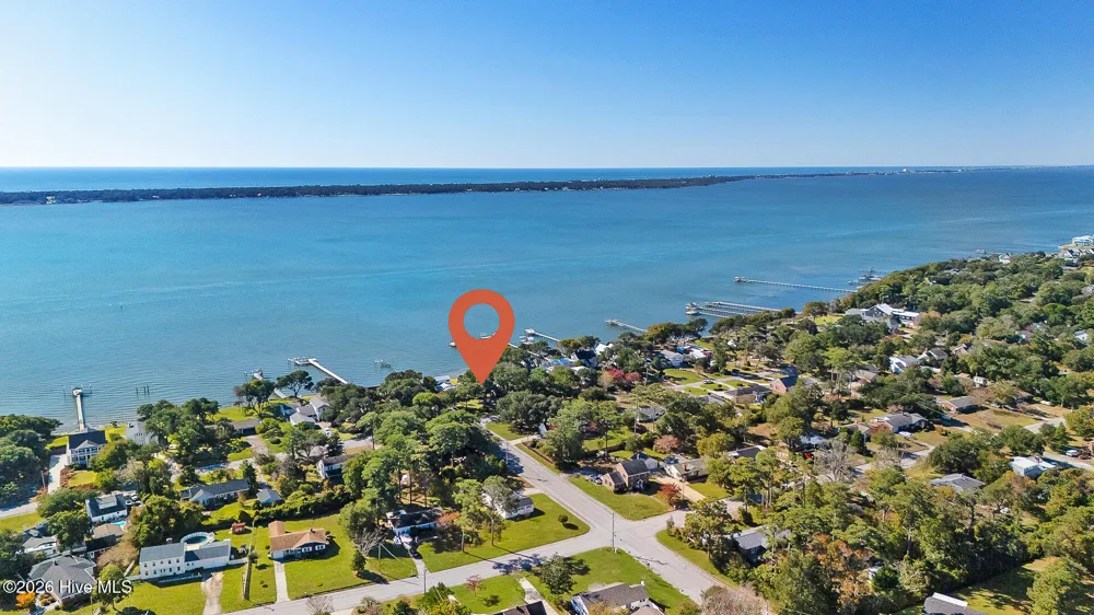 5005 Holly Lane Morehead City, NC 28557
