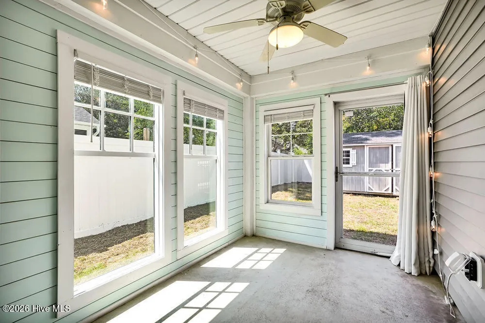 127 NE 15th St Oak Island, NC 28465