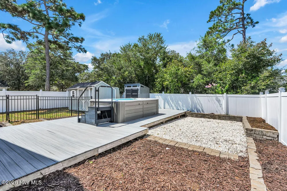 127 NE 15th St Oak Island, NC 28465