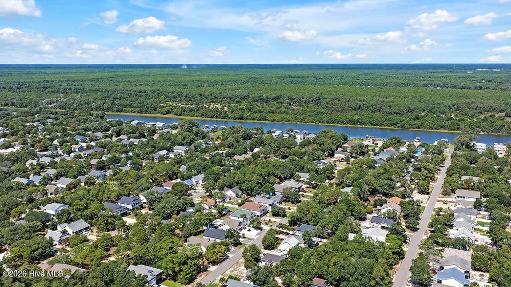 127 NE 15th St Oak Island, NC 28465