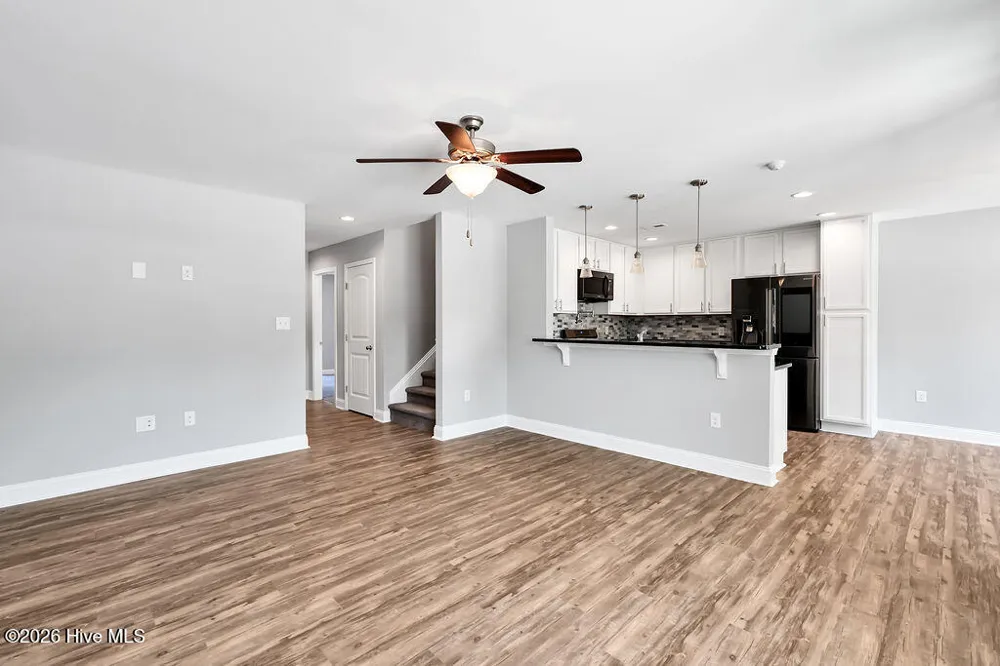 127 NE 15th St Oak Island, NC 28465