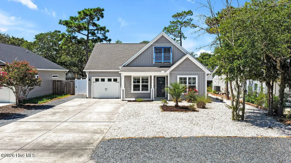 127 NE 15th St Oak Island, NC 28465
