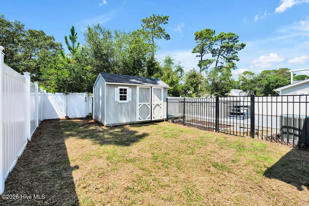 127 NE 15th St Oak Island, NC 28465