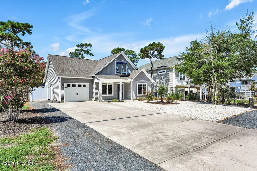 127 NE 15th St Oak Island, NC 28465