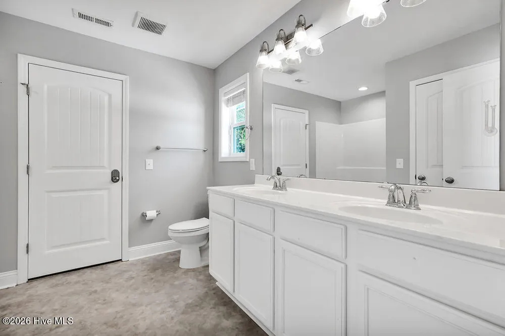 127 NE 15th St Oak Island, NC 28465