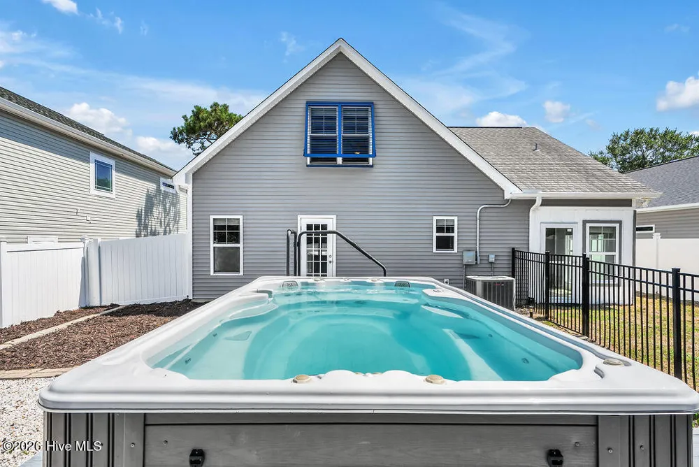 127 NE 15th St Oak Island, NC 28465