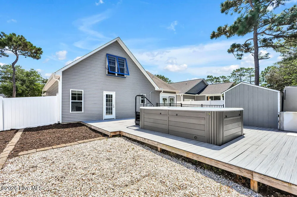 127 NE 15th St Oak Island, NC 28465