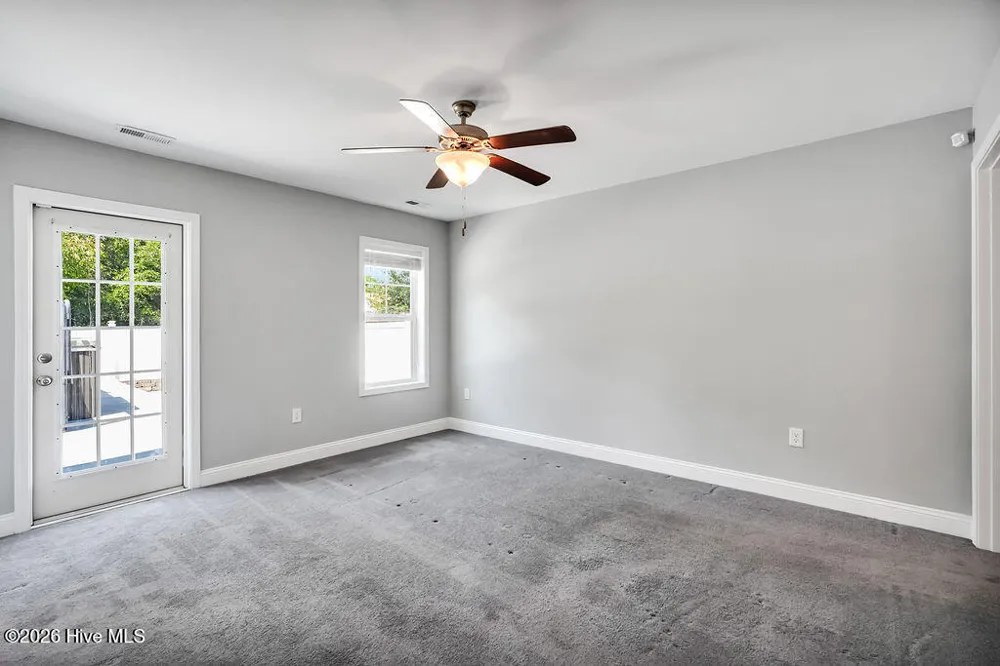 127 NE 15th St Oak Island, NC 28465