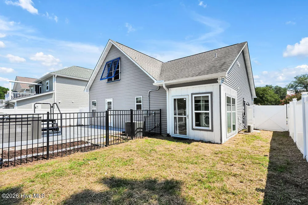 127 NE 15th St Oak Island, NC 28465
