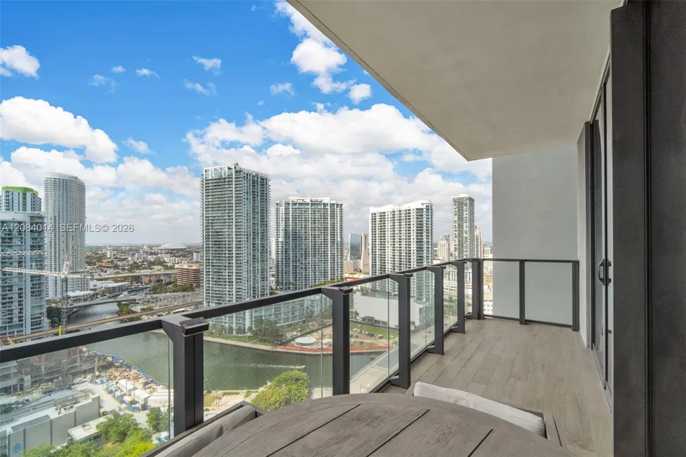 68 SE 6th St #2406 Miami, FL 33131