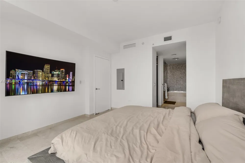68 SE 6th St #2406 Miami, FL 33131