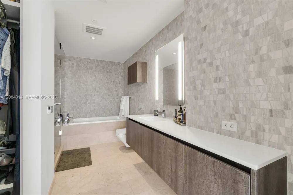 68 SE 6th St #2406 Miami, FL 33131