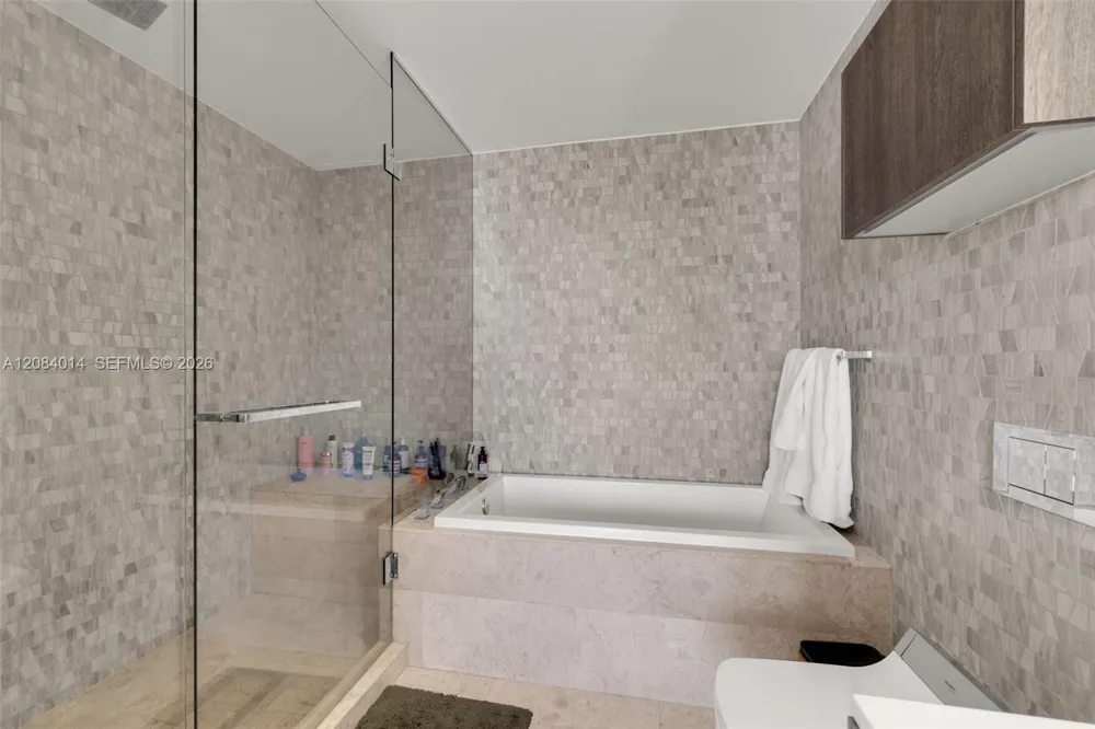 68 SE 6th St #2406 Miami, FL 33131